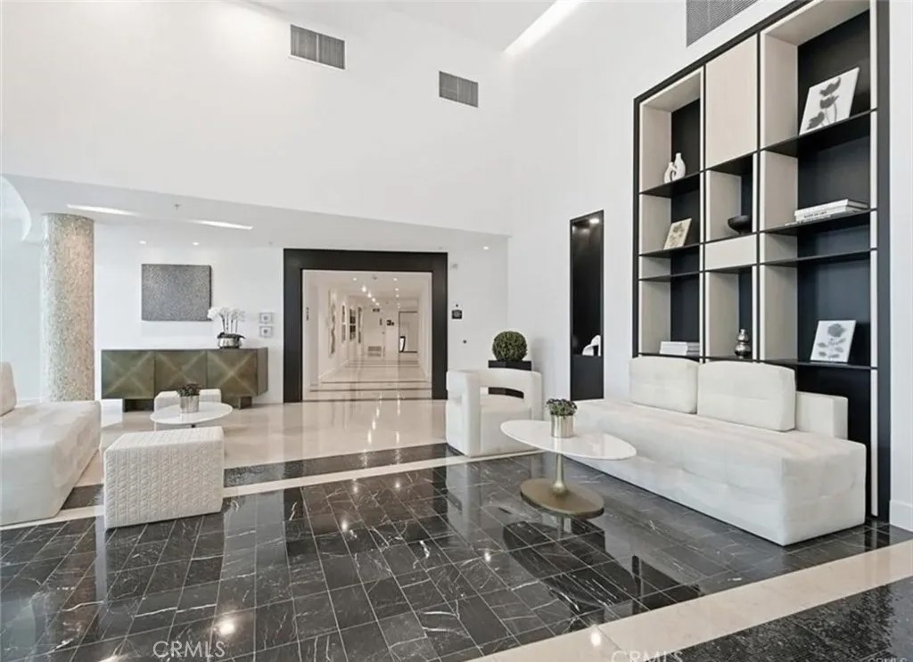 3131 Michelson 407