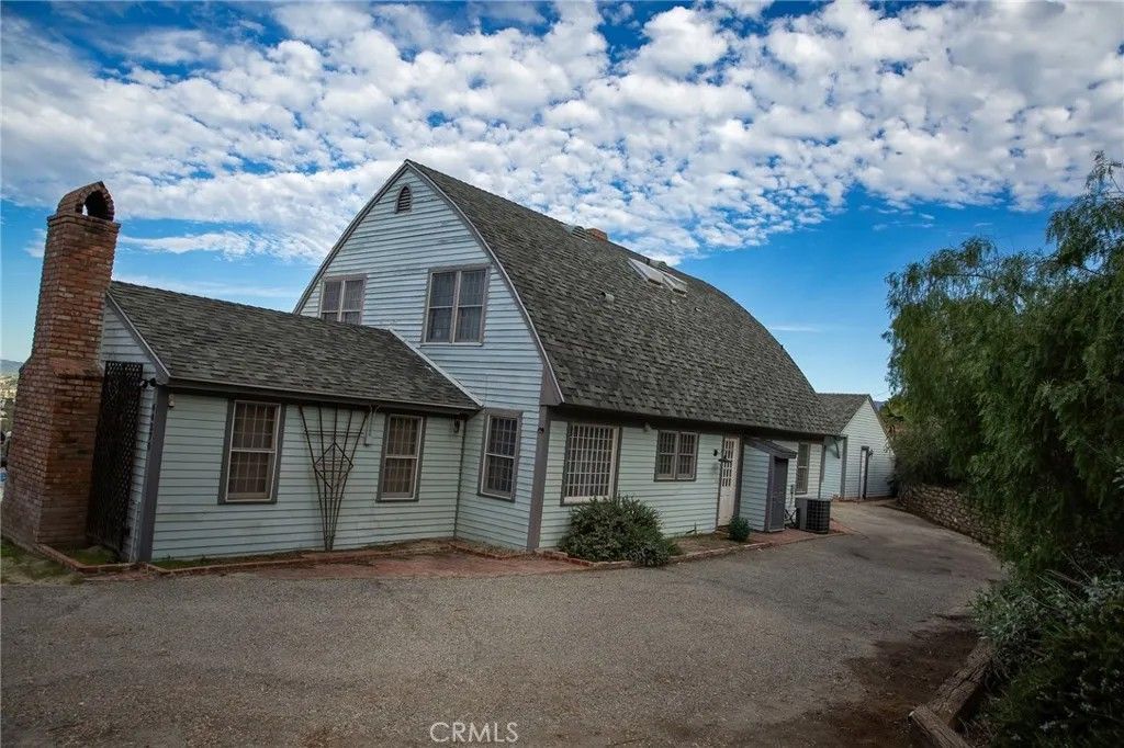 Photo of 44370 Mayberry Ave, Hemet, CA 92544 (MLS # CV26014452)