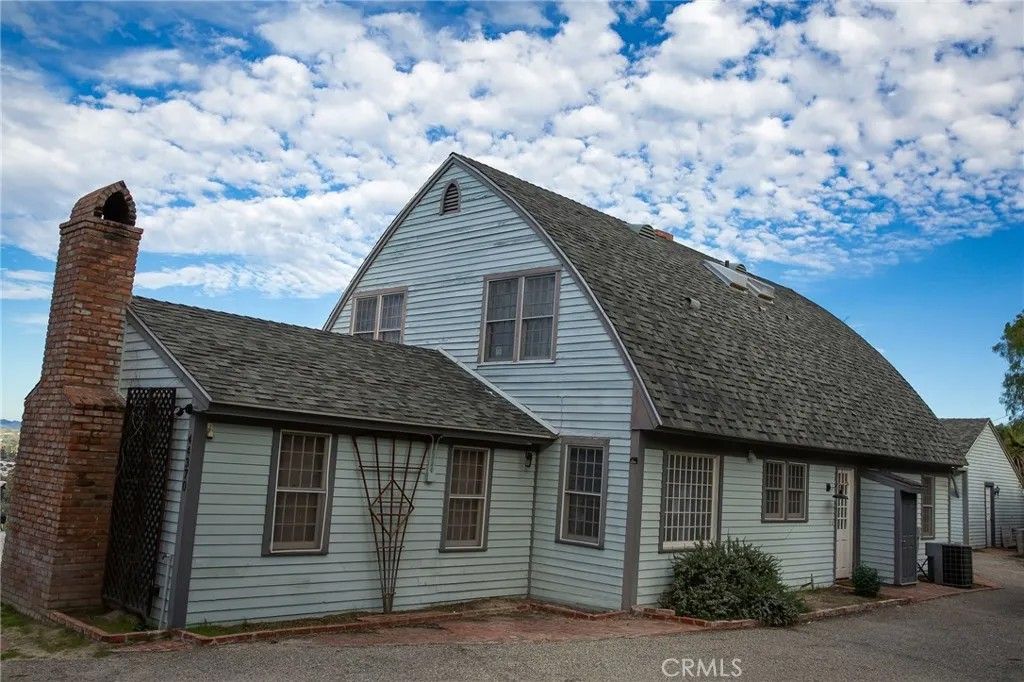 Photo of 44370 Mayberry Ave, Hemet, CA 92544 (MLS # CV26014452)