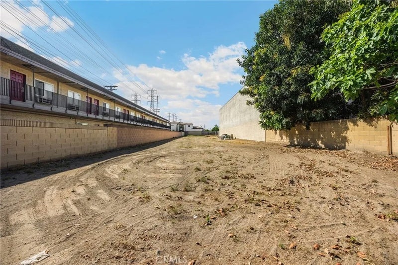 8826 Artesia