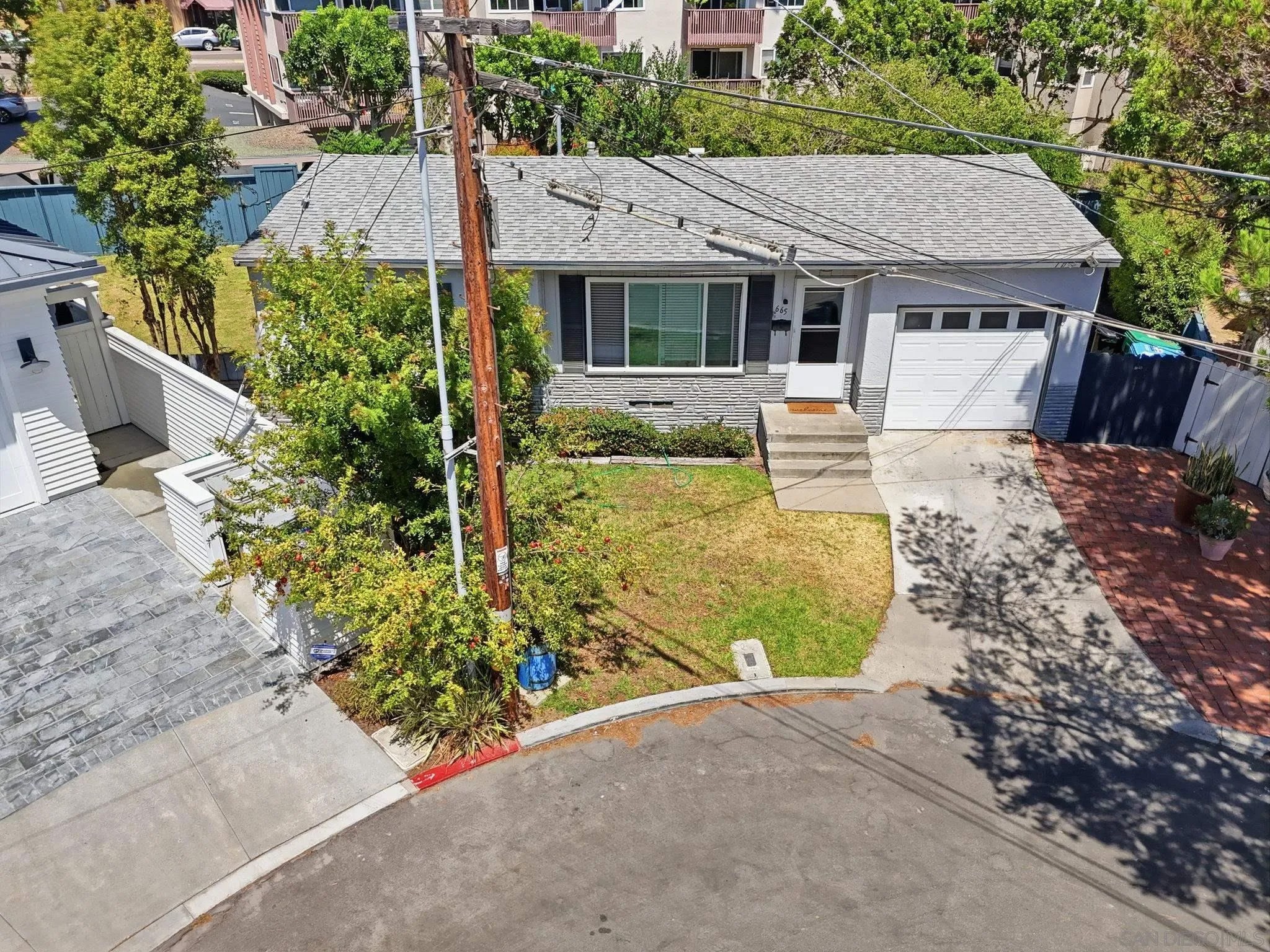 665 Pacific View Dr