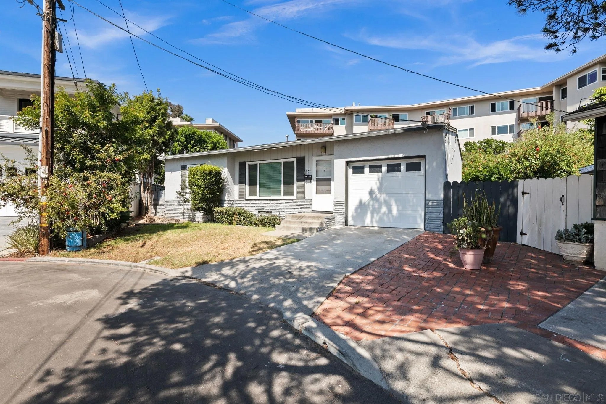 665 Pacific View Dr