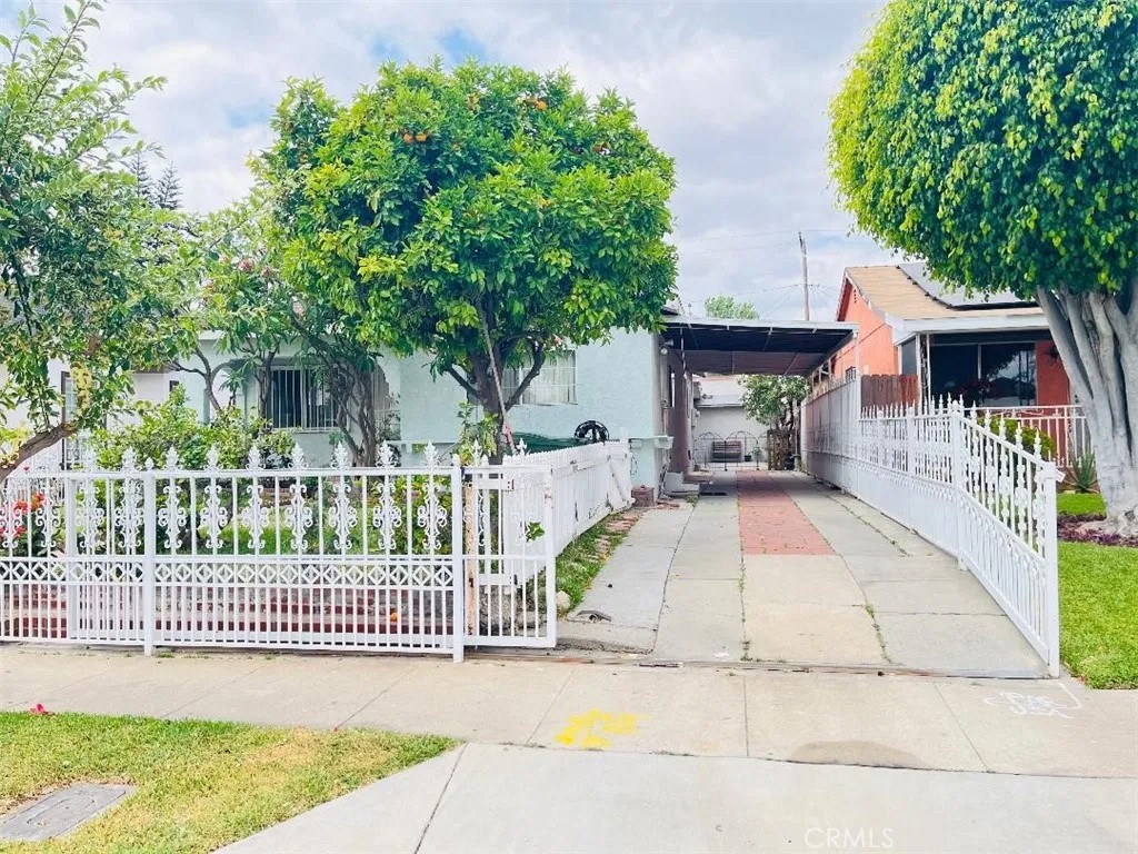 3913 E 55th
