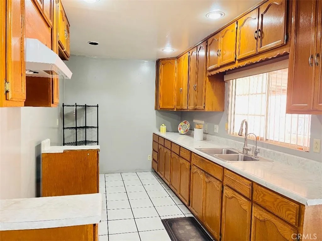 3913 E 55th