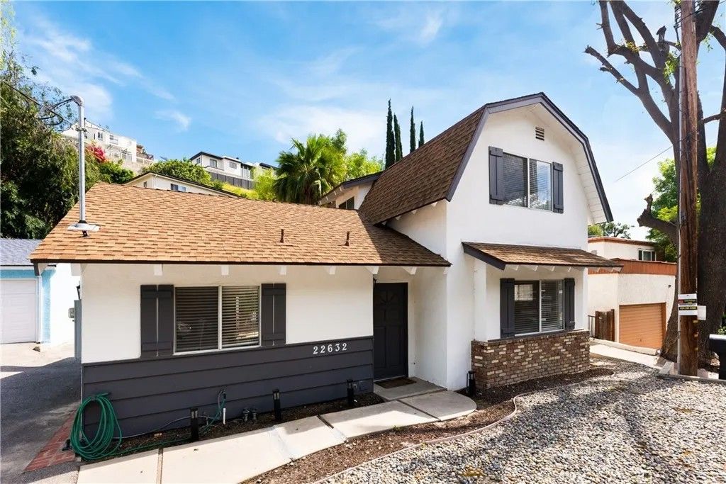 Photo of 22632 Cass Ave, Woodland Hills, CA 91364 (MLS # SR26033765)