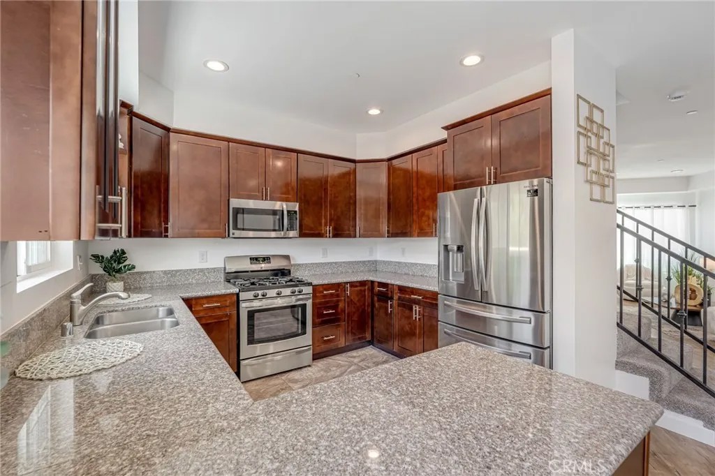 9330 Sunland 1