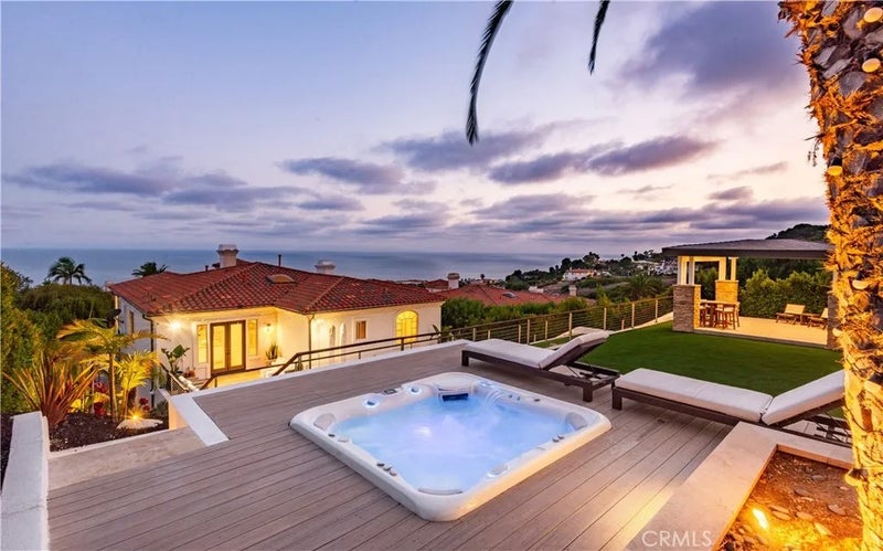 33 Nuvola Court