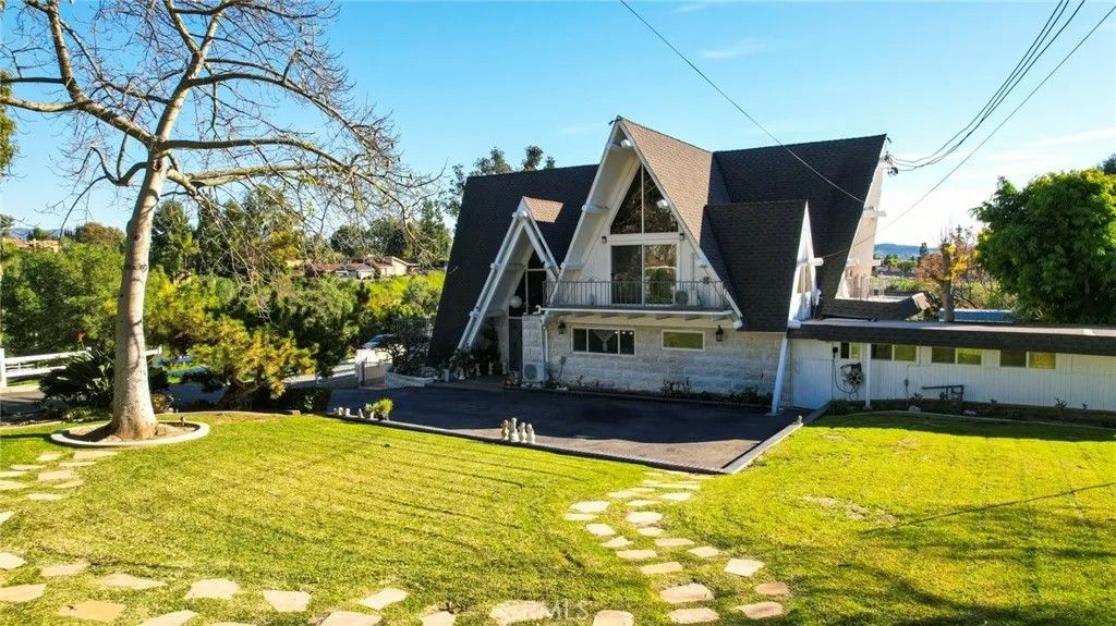 Photo of 19382 Mickel Ln, Yorba Linda, CA 92886 (MLS # RS26058225)