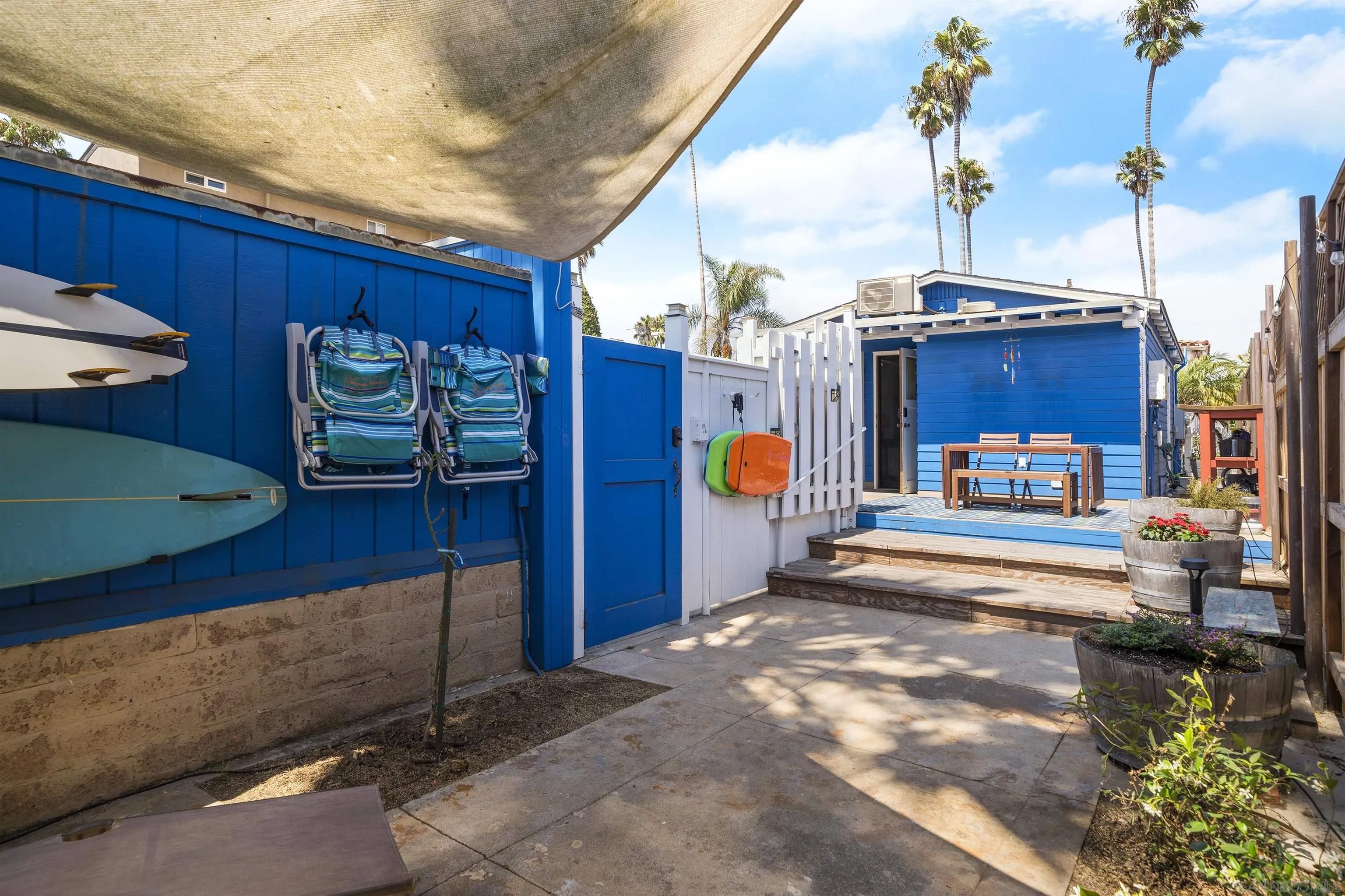 5123 Lotus St