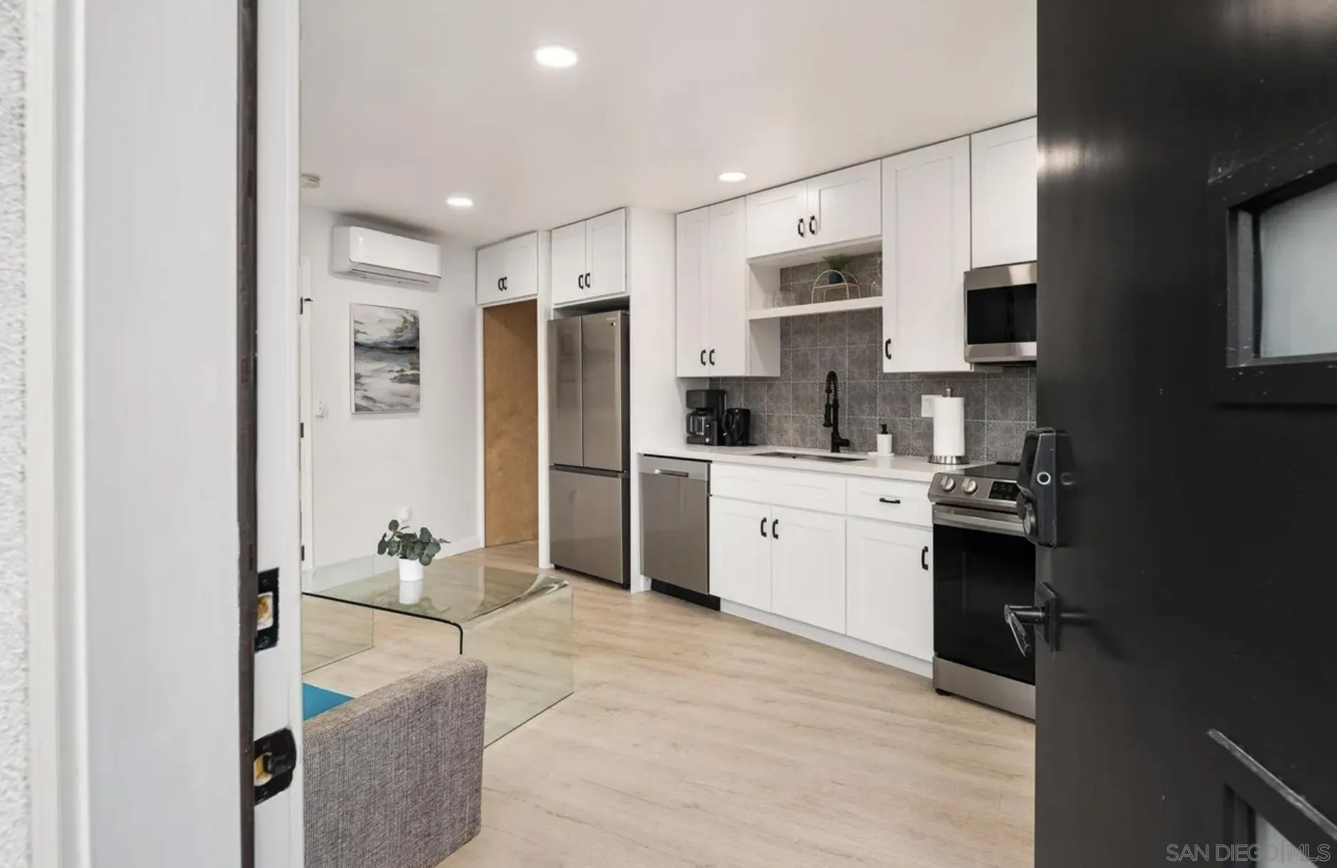 1024-1022 Pascoe St.