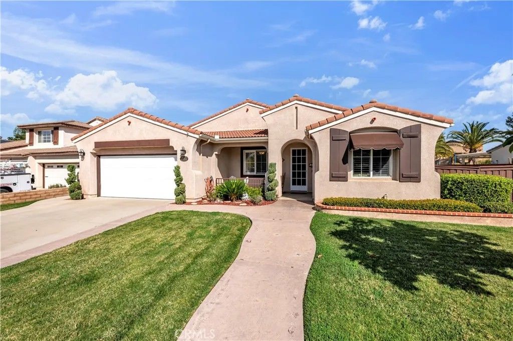 Photo of 23832 Barberry Pl, Murrieta, CA 92562 (MLS # SW26043881)