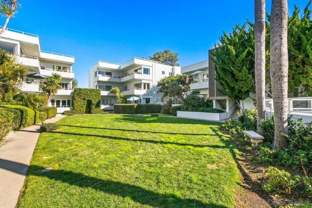 Photo of 2368 Torrey Pines #61, La Jolla, CA 92037 (MLS # 250044607)