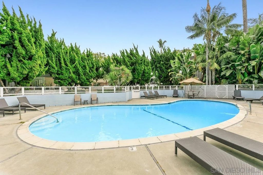 Photo of 2368 Torrey Pines #61, La Jolla, CA 92037 (MLS # 250044607)