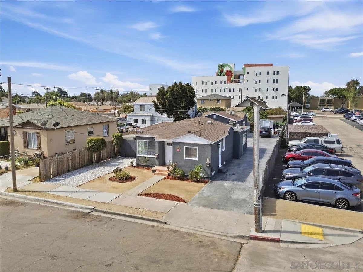 2304 G Ave