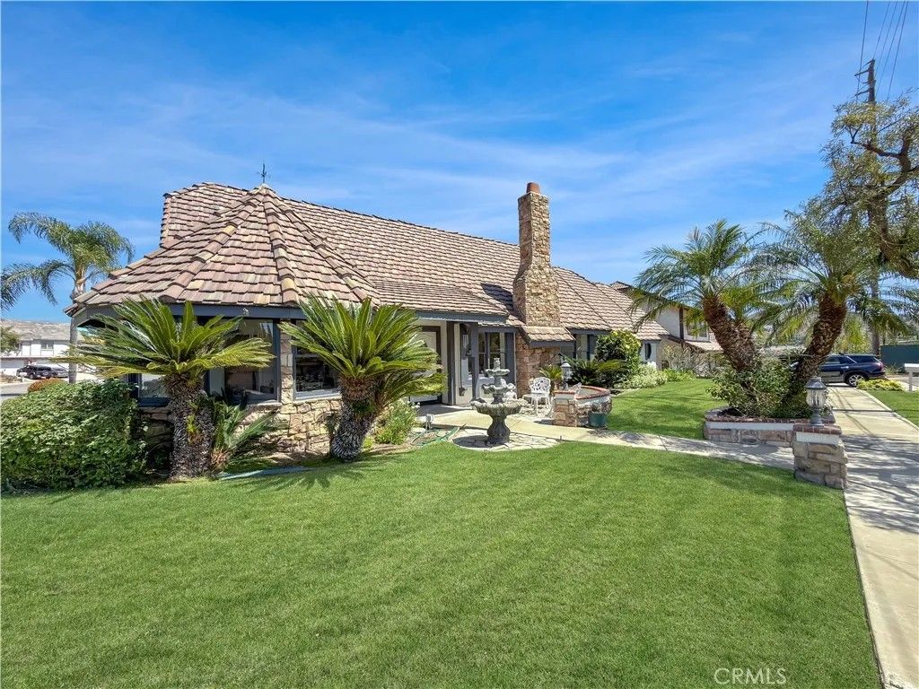 Photo of 1571 N Santiago Boulevard, Orange, CA 92867 (MLS # OC26088577)