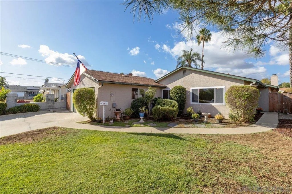 Photo of 465 Highland Place, Escondido, CA 92027 (MLS # 260024699)