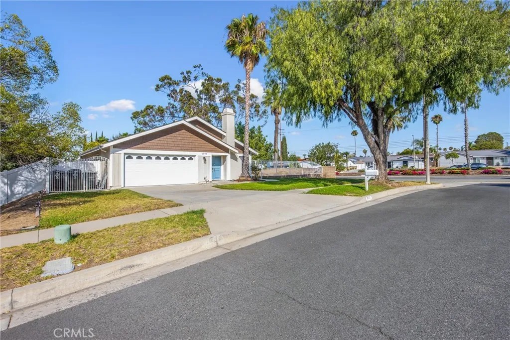 1997 S Starfire Ave