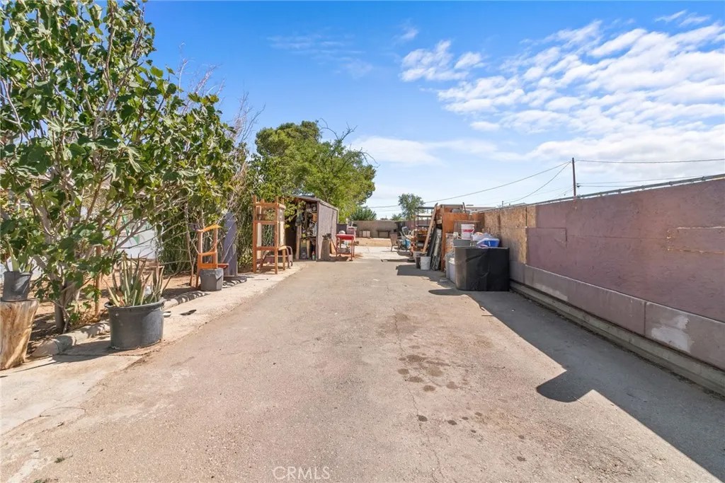 12037 Lee Ave