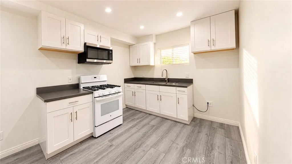 6851 Foothill