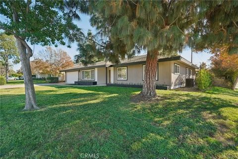 Photo of 1098 Syracuse Dr, Claremont, CA 91711 (MLS # DW26060370)