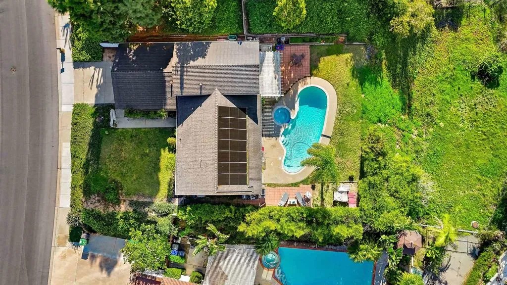 2518 Unicornio Street