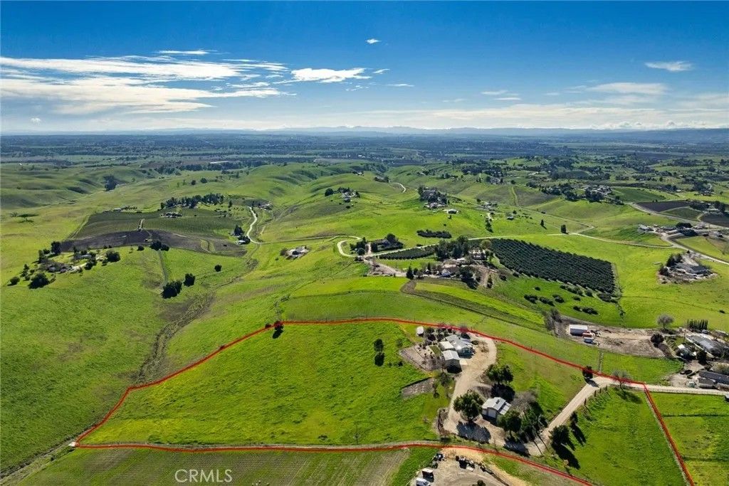 Photo of 5925 Sweetie Ln, San Miguel, CA 93451 (MLS # NS26014785)