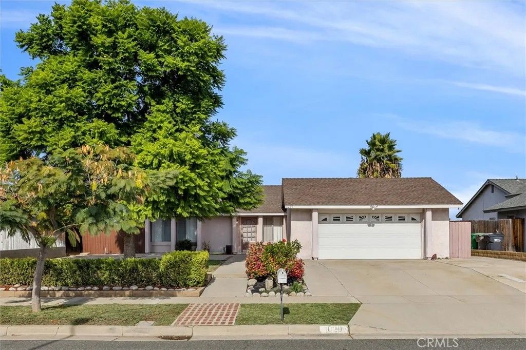 Photo of 1029 Westpark Ln, Corona, CA 92882 (MLS # OC25253778)