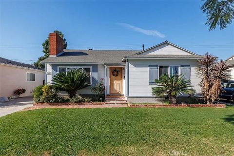 Photo of 3483 Shipway Ave, Long Beach, CA 90808 (MLS # OC25278785)