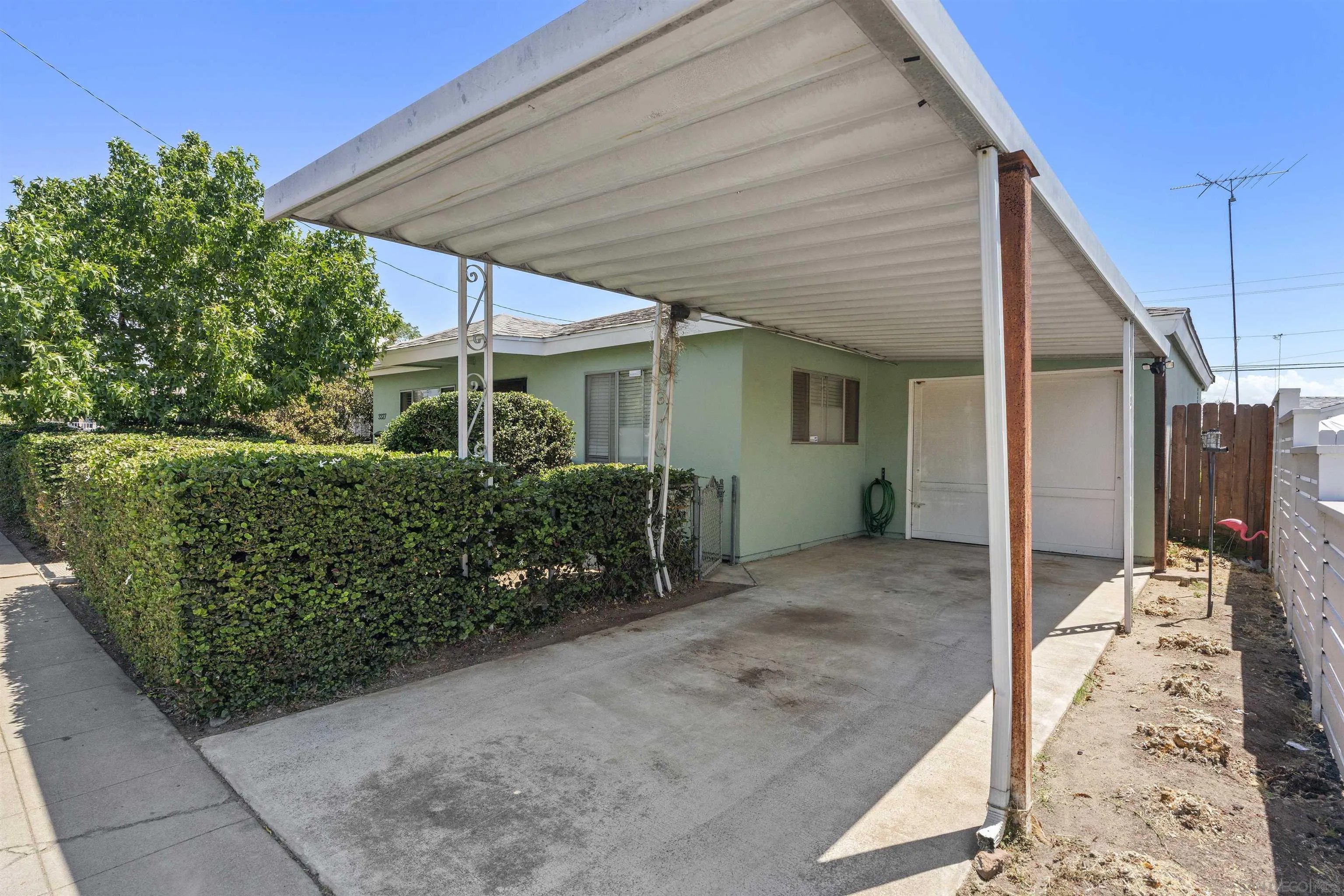 3327-3329 N 41St