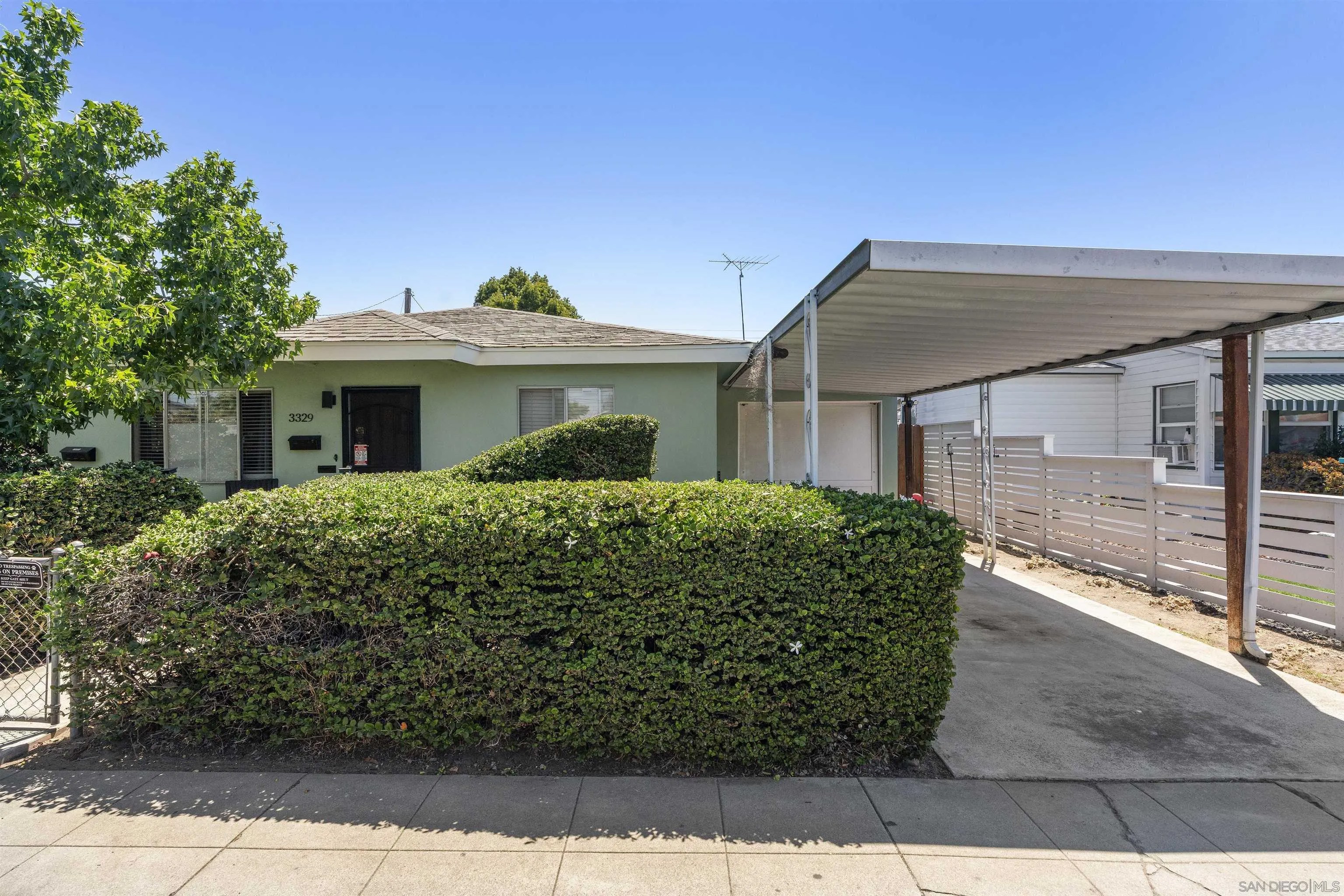 3327-3329 N 41St