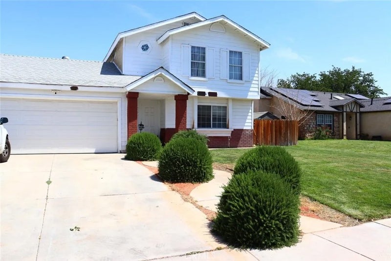5009 E Avenue R11