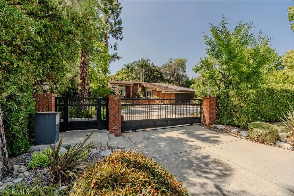 Photo of 1225 Mesa Road, San Marino, CA 91108 (MLS # PF26087726)