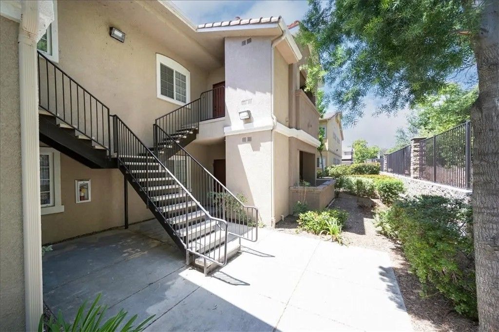 Photo of 41410 Juniper Street #424, Murrieta, CA 92562 (MLS # SW26092822)