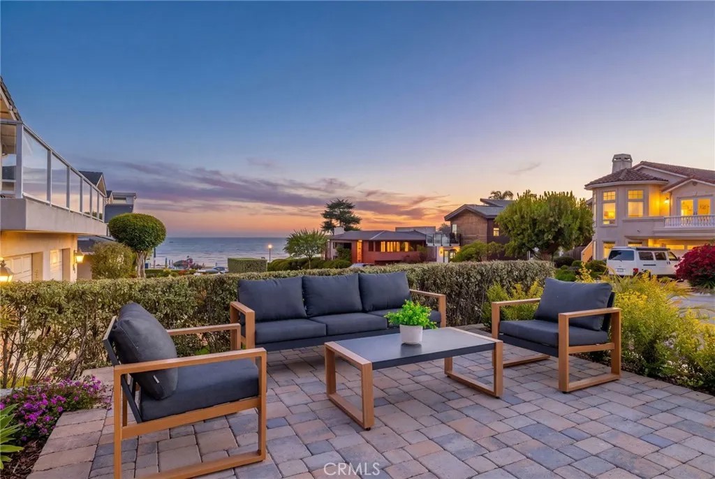 251 Vista Del Mar Avenue