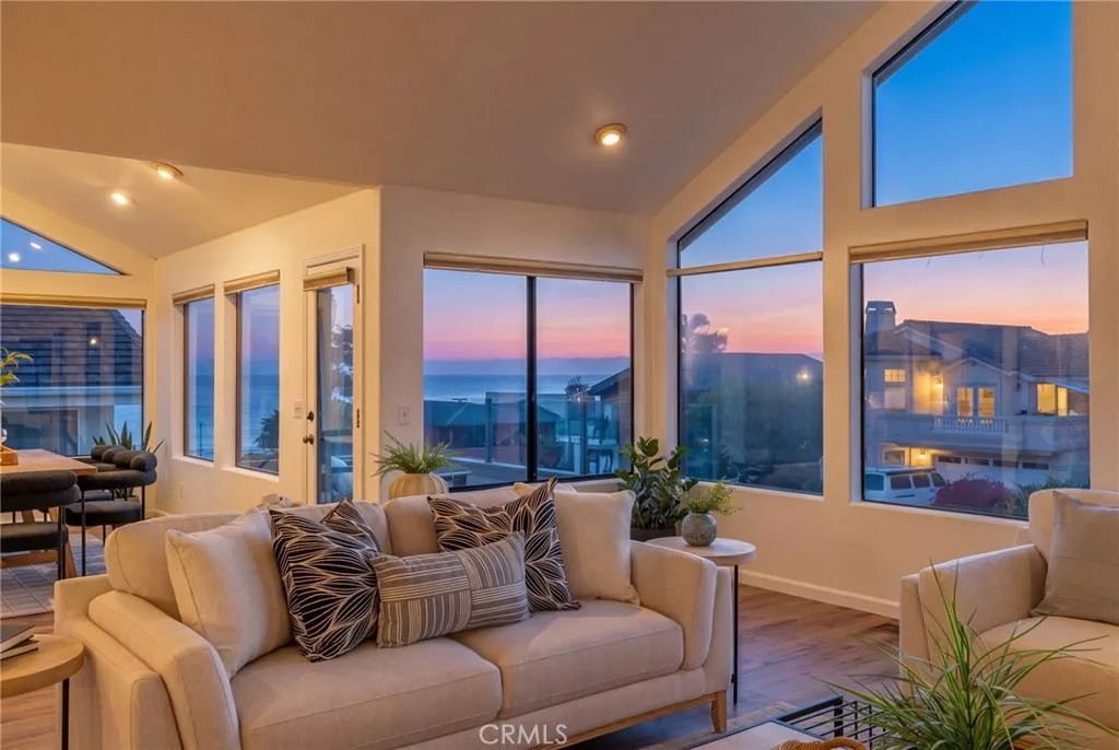 251 Vista Del Mar Avenue