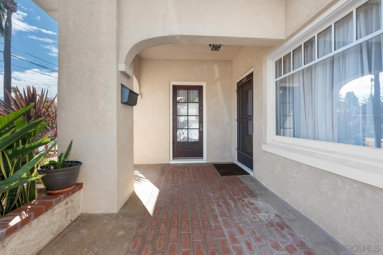 1860 Montecito West