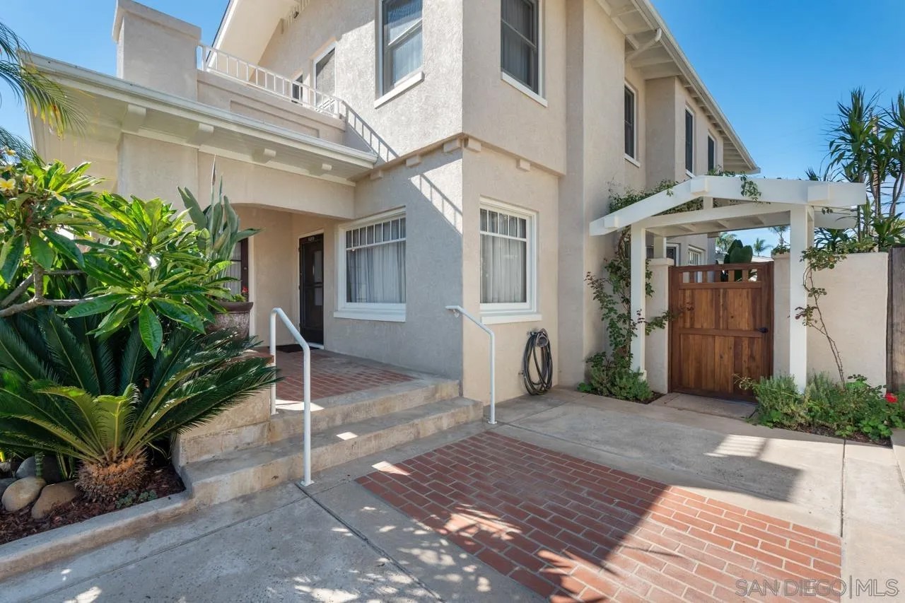 1860 Montecito West