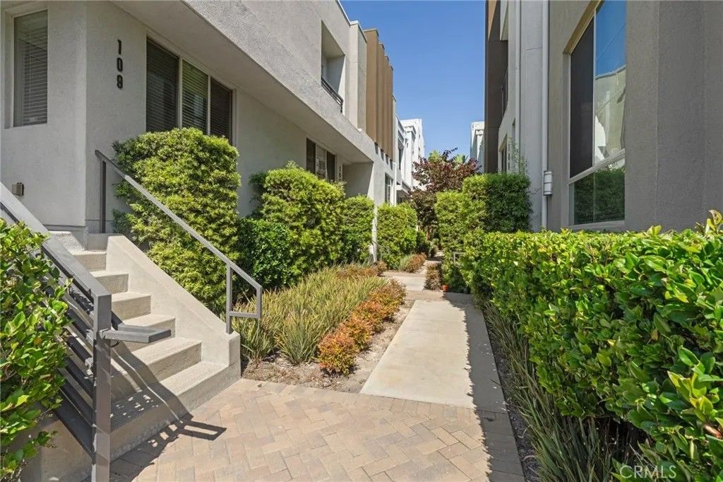 Photo of 12913 Mission Ave #108, Hawthorne, CA 90250 (MLS # SB25267181)