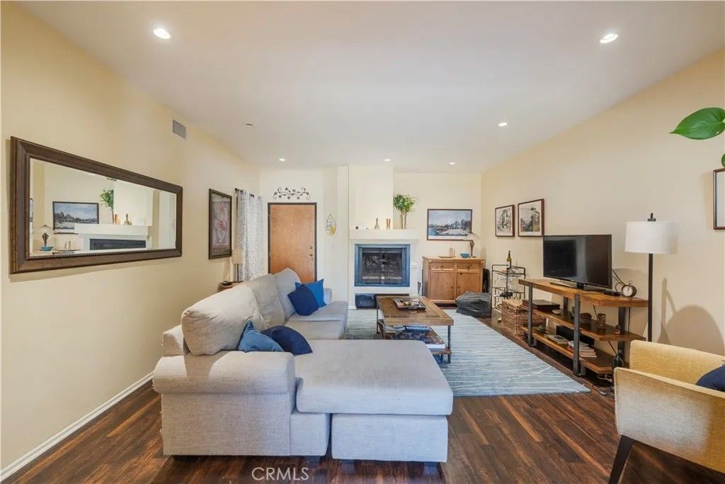 Photo of 7211 Cozycroft Ave #32, Winnetka, CA 91306 (MLS # SR26046643)