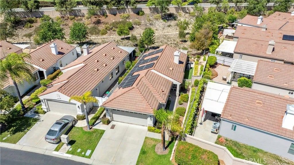 Photo of 40633 Corte Albara, Murrieta, CA 92562 (MLS # SW25155560)