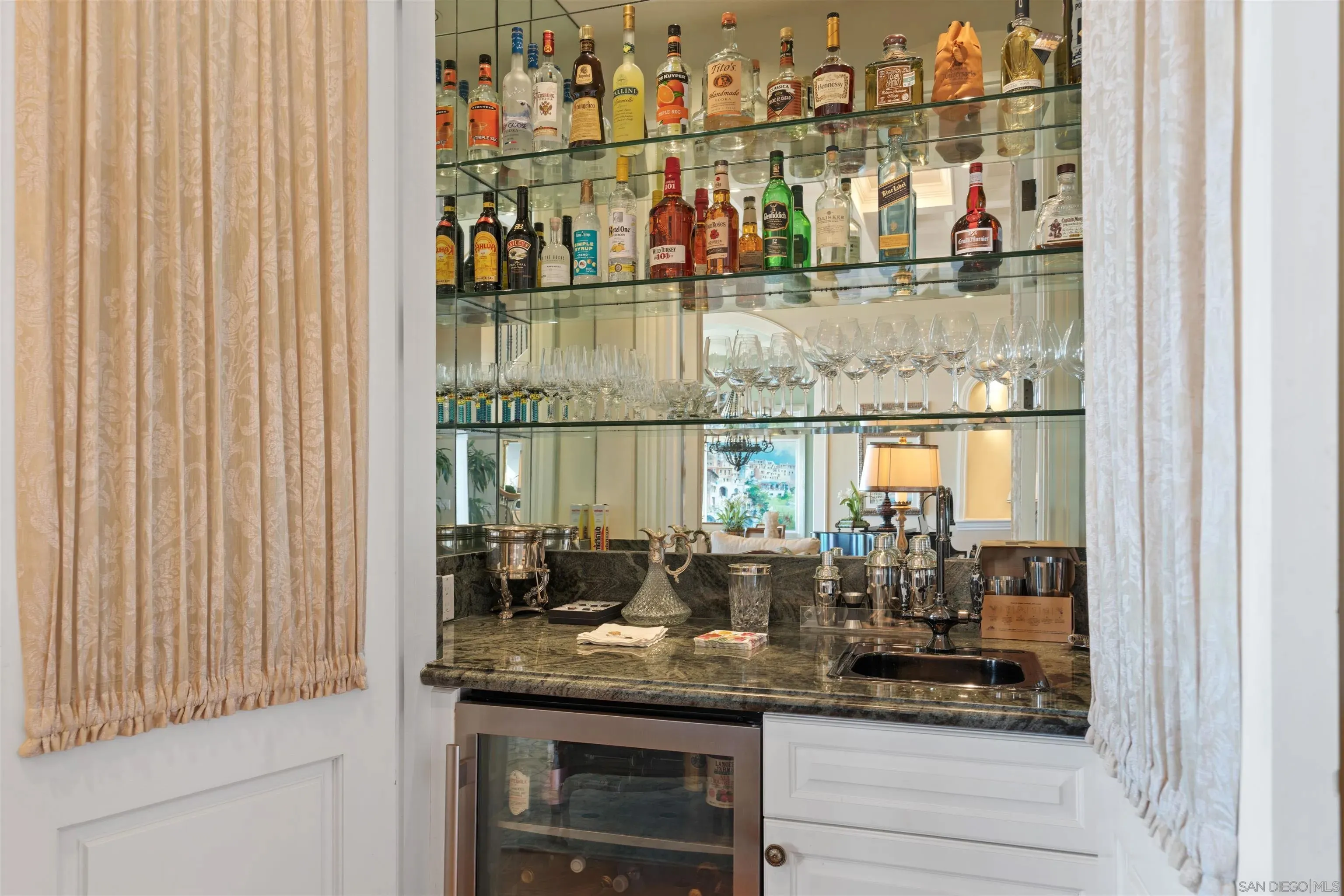 La Jolla, California 92037, United States, 6 Bedrooms Bedrooms, ,8 BathroomsBathrooms,Residential,Active,198687