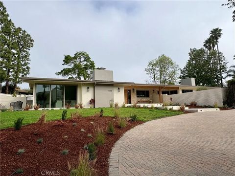 Photo of 1500 Via Arco, Palos Verdes Estates, CA 90274 (MLS # PV26065077)