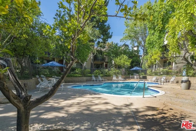 21901 Burbank 197
