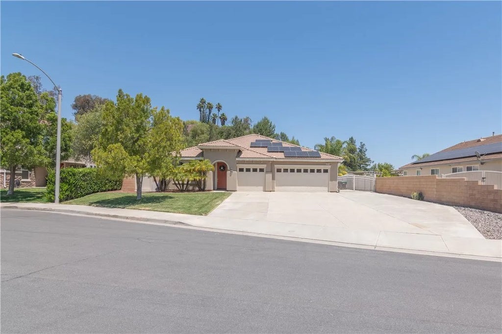 Photo of 36951 Pebley Court, Winchester, CA 92596 (MLS # SW26117959)