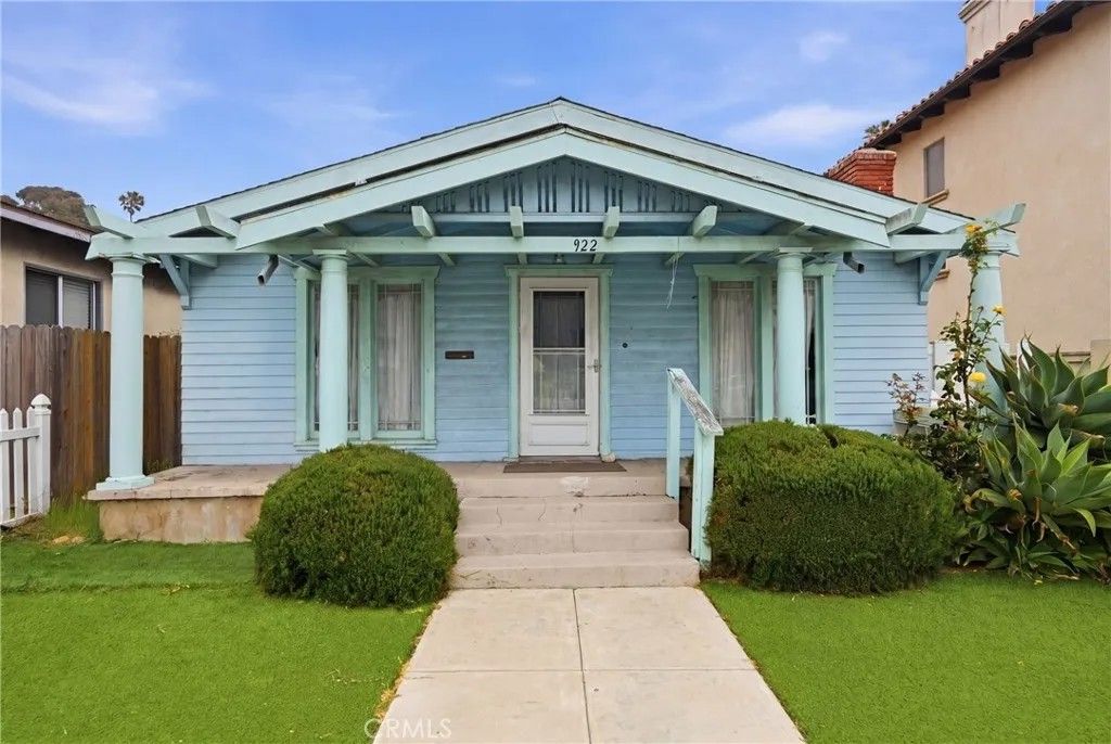 Photo of 922 S Pacific Coast HWY, Redondo Beach, CA 90277 (MLS # SB26101623)