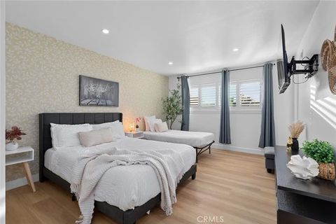Tiny photo for 16782 Heritage Lane, Huntington Beach, CA 92647 (MLS # PW25245810)