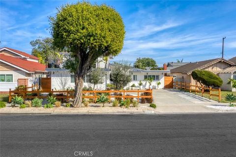 Tiny photo for 16782 Heritage Lane, Huntington Beach, CA 92647 (MLS # PW25245810)