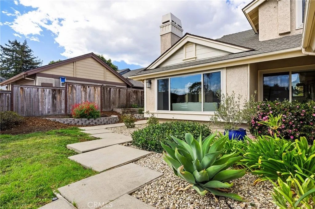833 Escuela Court