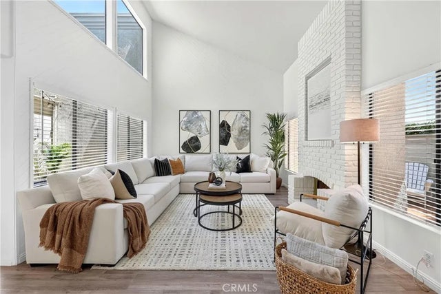 104 Navarre, Irvine