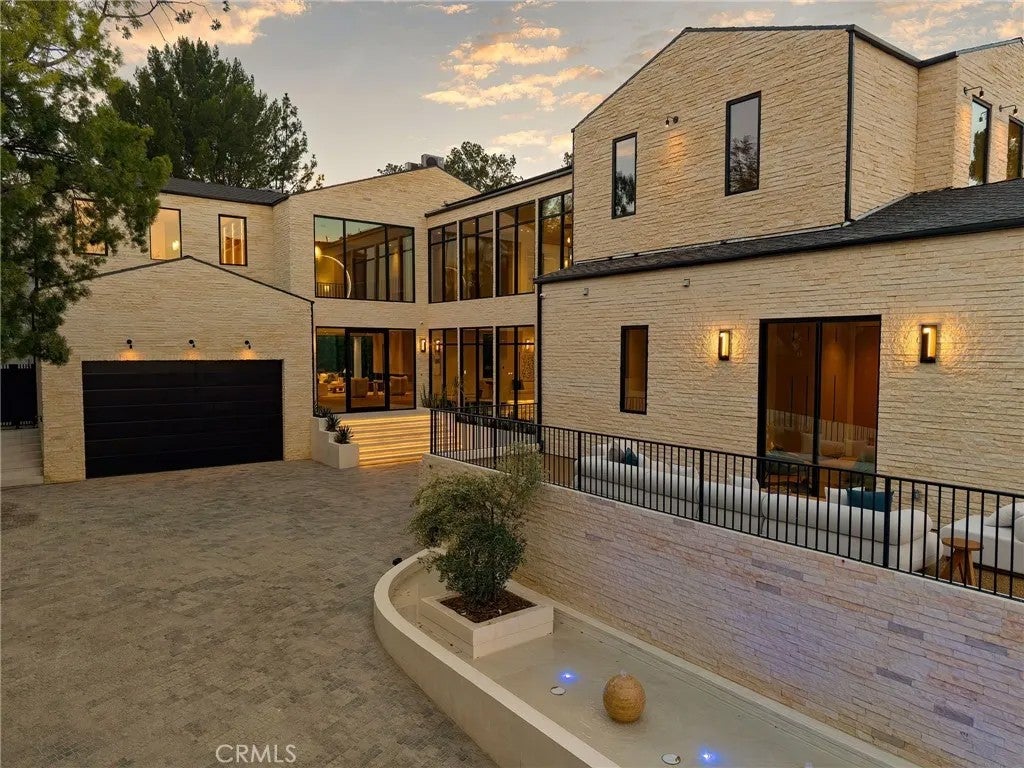 16093 Royal Oak Road